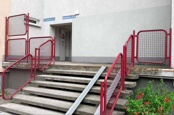 Filiale der Fahrzeuge der Fahrschule A. Schwantge aus Halle/ Saale