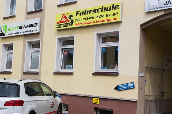 Filiale der Fahrzeuge der Fahrschule A. Schwantge aus Halle/ Saale